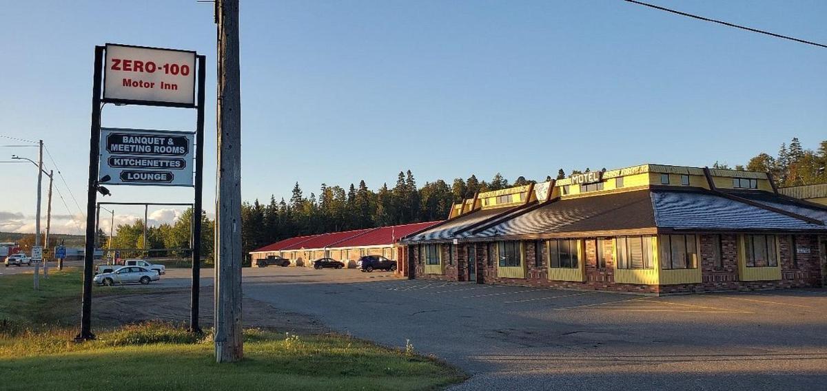 Zero-100 Motel Heron Bay Exterior photo